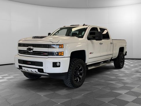 Used 2017 Chevrolet Silverado 2500 LT w/ Custom Sport Edition image 4