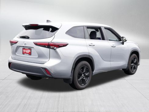 Certified 2024 Toyota Highlander LE AWD/4WD image 7