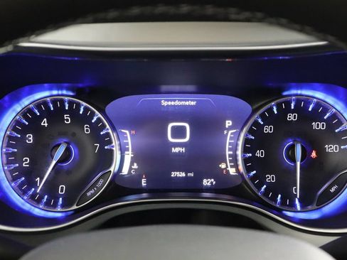 Used 2025 Chrysler Pacifica Limited FWD image 28