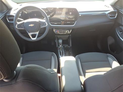 Used 2024 Chevrolet TrailBlazer LT w/ LT Cold Weather Package image 5