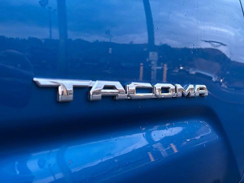 Used 2016 Toyota Tacoma TRD Sport w/ Premium & Technology Package image 32