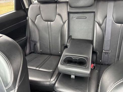 Used 2024 Kia Sorento S image 31