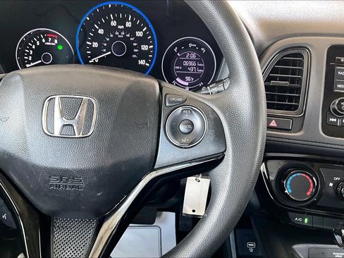 Used 2019 Honda HR-V LX image 11