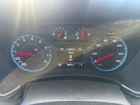 Used 2018 Chevrolet Equinox LT FWD image 12