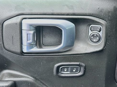 Used 2022 Jeep Wrangler Unlimited Sport AWD/4WD image 19