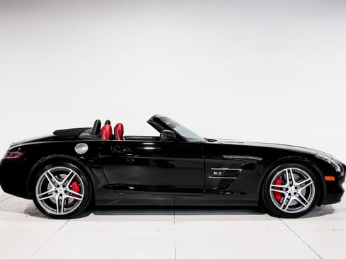 Used 2012 Mercedes-Benz SLS AMG Roadster image 2