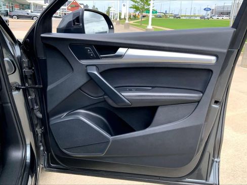 Used 2020 Audi Q5 2.0T Titanium Premium Plus w/ Premium Plus Package image 21