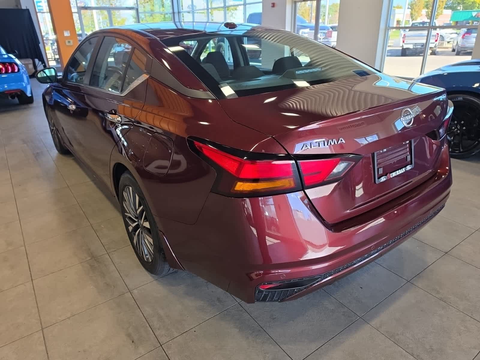 Used 2025 Nissan Altima 2.5 SV FWD image 8