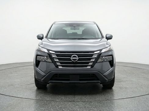 Used 2025 Nissan Rogue SV image 2