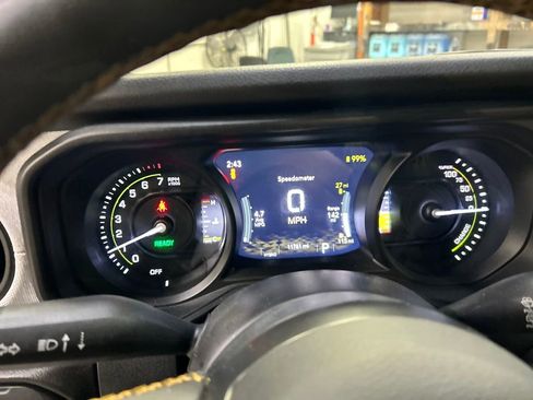 Used 2024 Jeep Wrangler Unlimited image 11