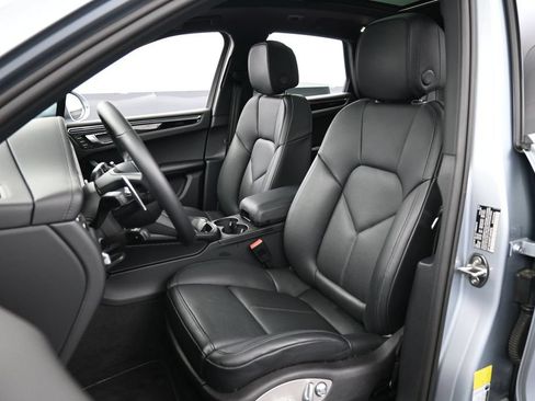 Certified 2026 Porsche Macan AWD/4WD image 5