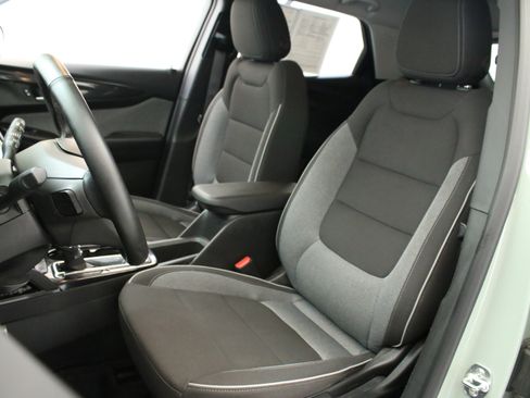 Certified 2025 Chevrolet TrailBlazer LT w/ LT Cold Weather Package FWD image 23