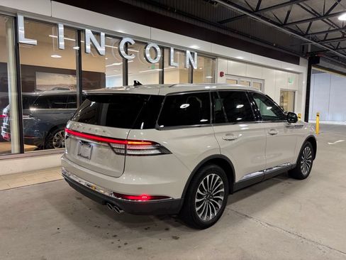 Used 2023 Lincoln Aviator Reserve w/ Elements Package Plus AWD/4WD image 5