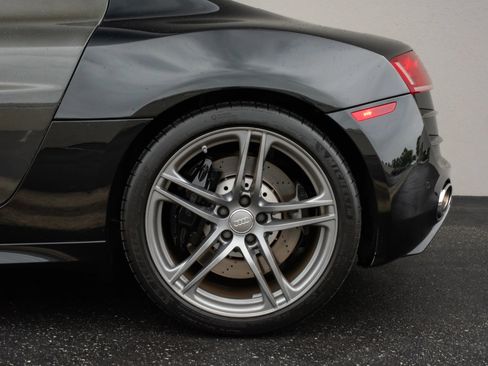 Used 2010 Audi R8 V10 image 40