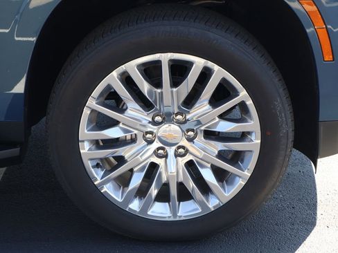 New 2025 Chevrolet Suburban Premier image 11