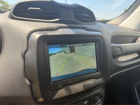 Used 2021 Jeep Renegade Latitude image 19