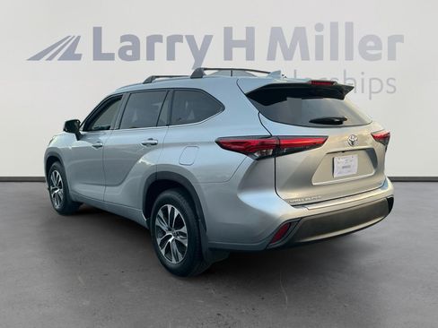 Certified 2022 Toyota Highlander XLE image 3