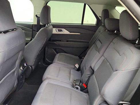 Used 2025 Ford Explorer Active AWD/4WD image 20