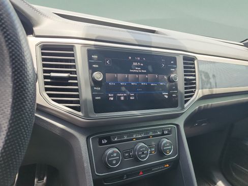 Used 2020 Volkswagen Atlas Cross Sport SE FWD image 12