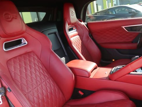 Used 2020 Jaguar F-TYPE SVR image 21
