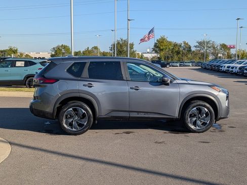 Used 2024 Nissan Rogue SV image 8