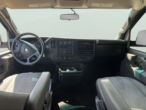 Used 2017 Chevrolet Express 3500 LT w/ LT Preferred Equipment Group RWD image 9
