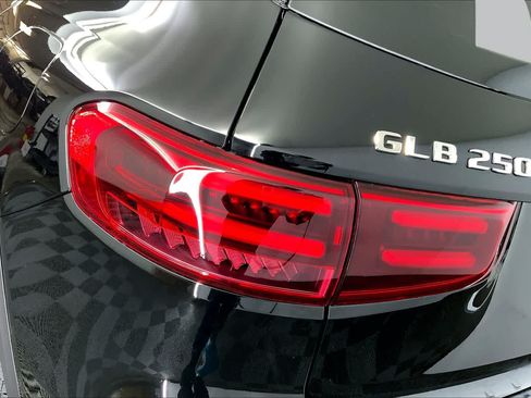 Used 2025 Mercedes-Benz GLB 250 4MATIC image 6
