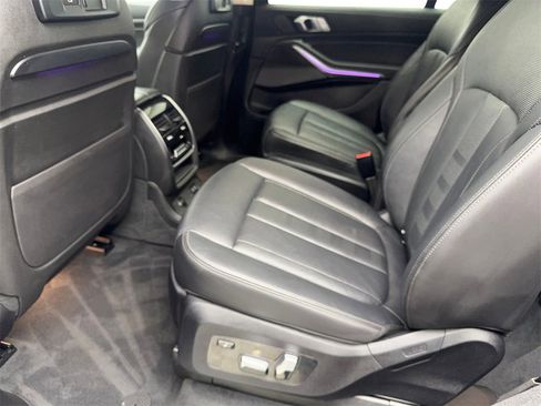 Used 2021 BMW X7 xDrive40i w/ Premium Package image 34