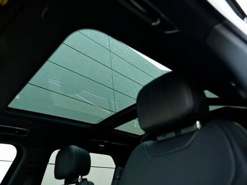 New 2026 Land Rover Range Rover Sport SE image 24