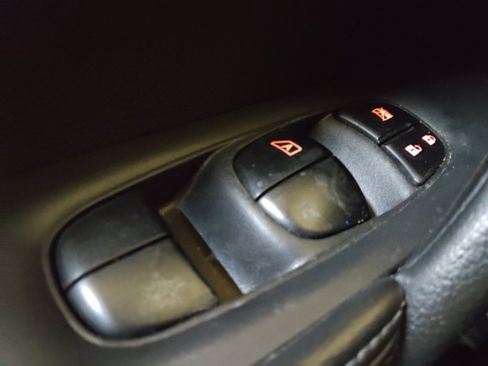 Used 2016 Nissan Rogue S FWD image 27