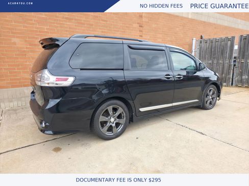 Used 2017 Toyota Sienna SE Premium image 6