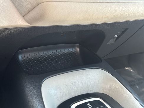 Used 2022 Toyota Corolla LE FWD image 24