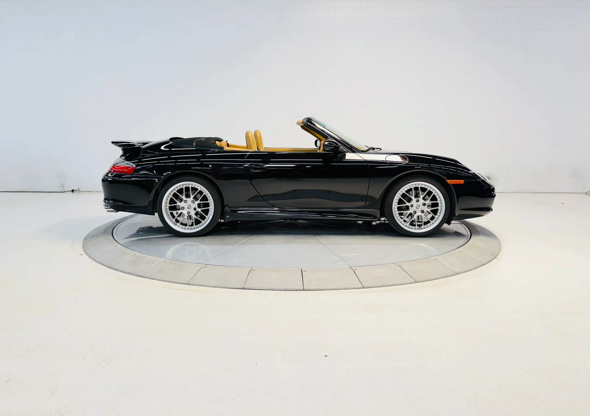 Used 2004 Porsche 911 Cabriolet image 2