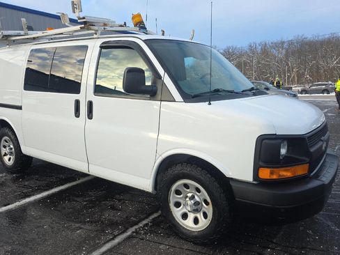 Used 2014 Chevrolet Express 1500 AWD image 3