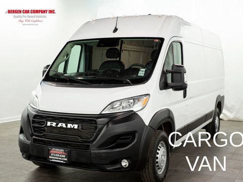 Used 2025 RAM ProMaster 2500 w/ Convenience Group FWD image 4