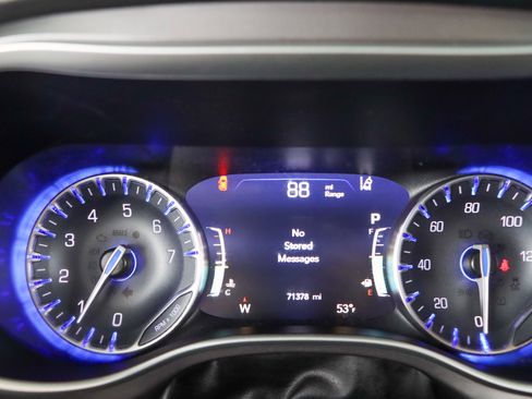 Used 2023 Chrysler Pacifica Touring-L image 15