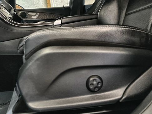 Used 2018 Mercedes-Benz GLC 300 4MATIC image 14
