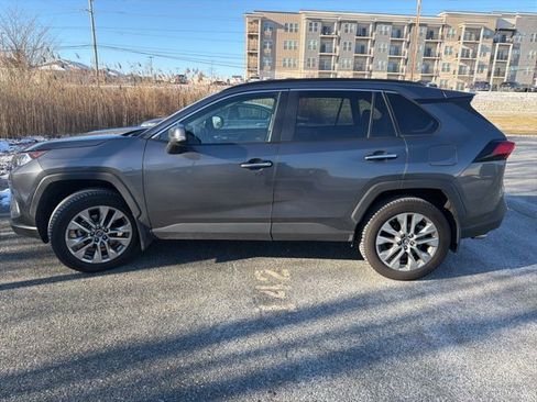 Used 2019 Toyota RAV4 Limited image 5