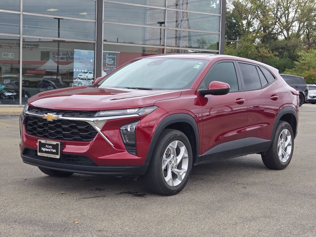 Used 2024 Chevrolet Trax LS w/ LS Convenience Package FWD image 3