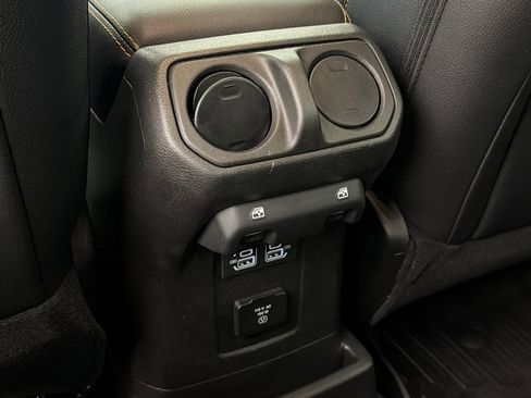 Used 2025 Jeep Wrangler Unlimited Sahara image 13