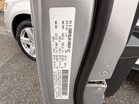 Used 2010 Dodge Journey SXT w/ Flexible Seating Group image 19