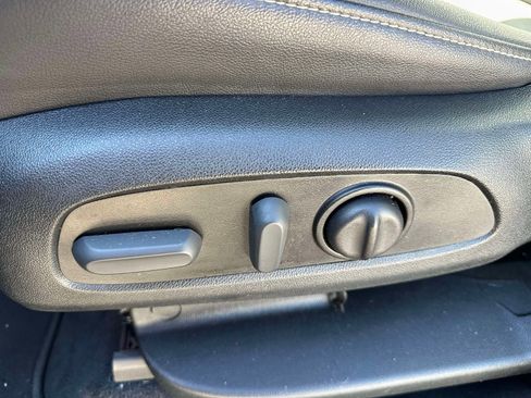 Used 2023 Chevrolet Traverse LT image 17