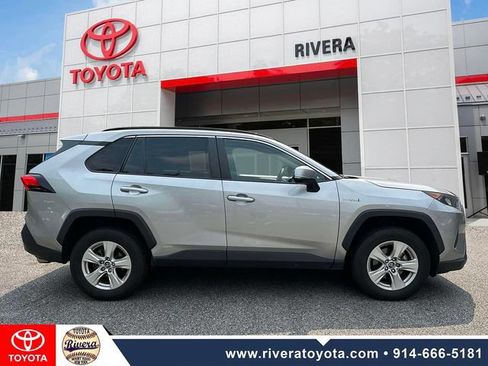 Used 2019 Toyota RAV4 LE w/ Carpet Mat Package AWD/4WD image 6