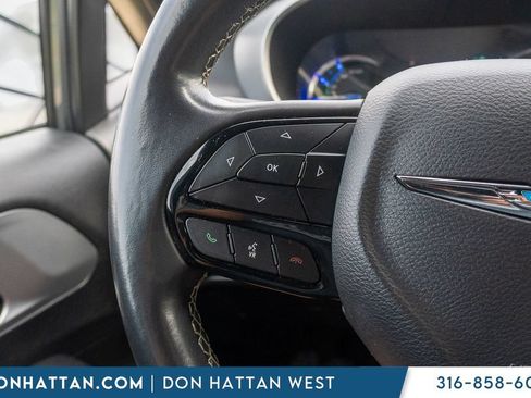 Used 2021 Chrysler Pacifica Touring w/ S Appearance Package FWD image 10
