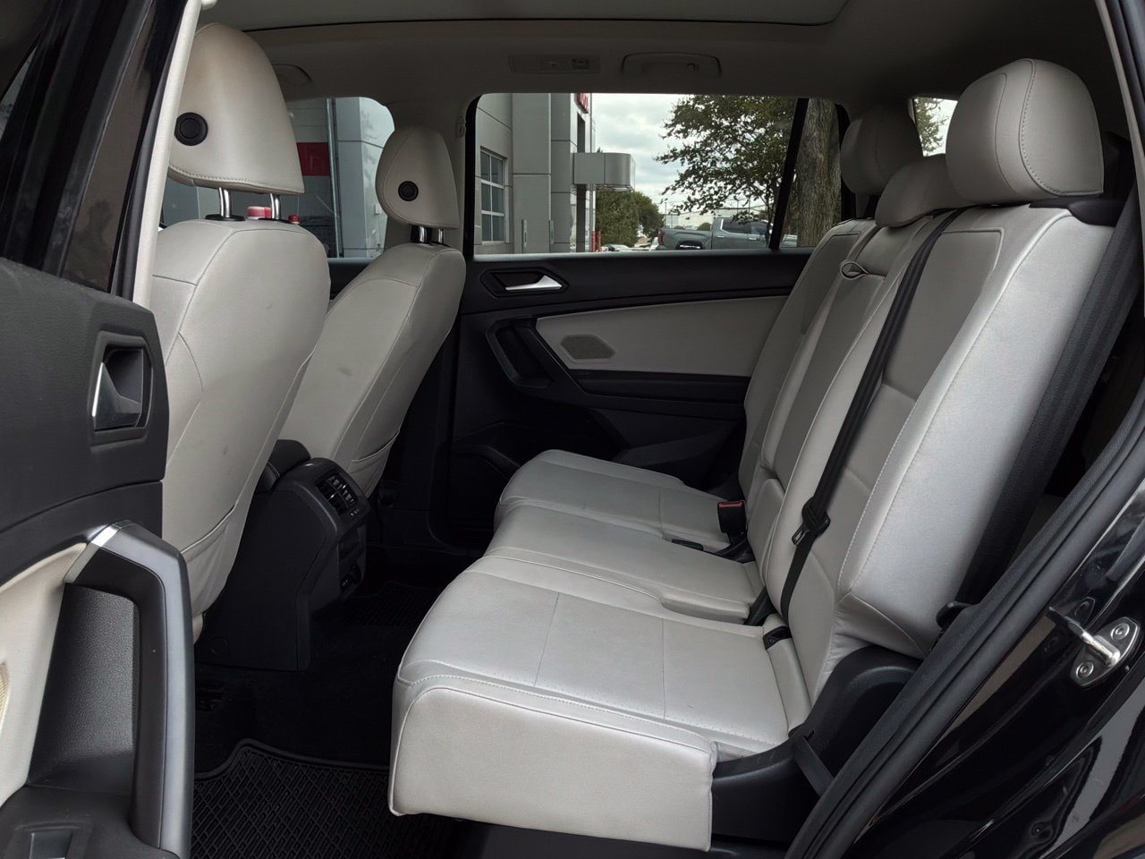 Used 2021 Volkswagen Tiguan SE FWD image 12