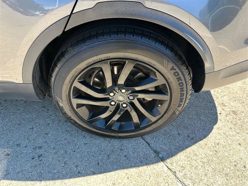 Used 2018 Land Rover Discovery HSE AWD/4WD image 29