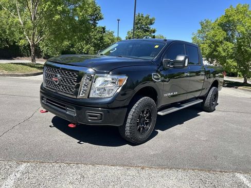 Used 2017 Nissan Titan SV RWD image 3