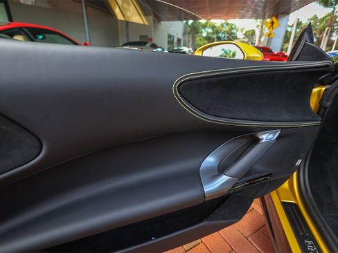 Used 2024 Ferrari SF90 Spider image 34
