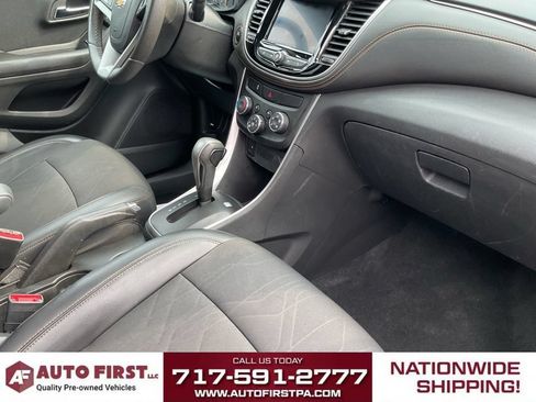 Used 2022 Chevrolet Trax LT w/ LT Convenience Package AWD/4WD image 18