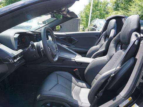Used 2025 Chevrolet Corvette Z06 RWD image 16